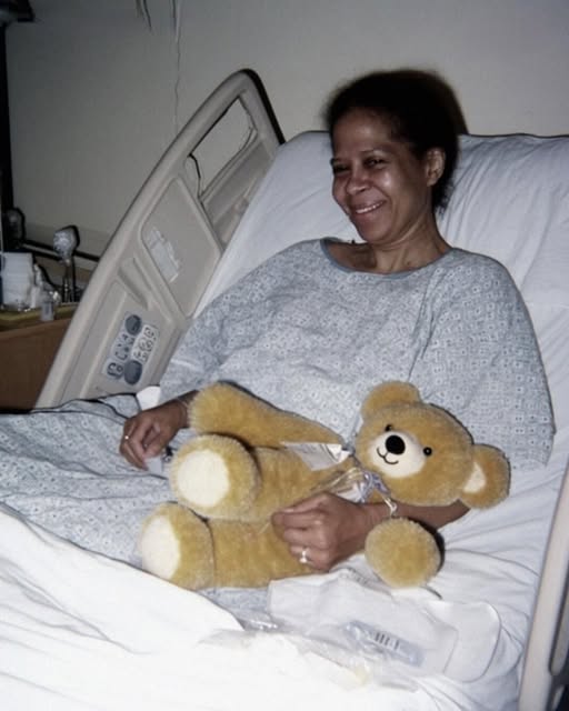 My Selfish Sister Stayed by Moms Side When She Fell Ill, but Everything Changed after the Doctor Shared Moms Last Words
