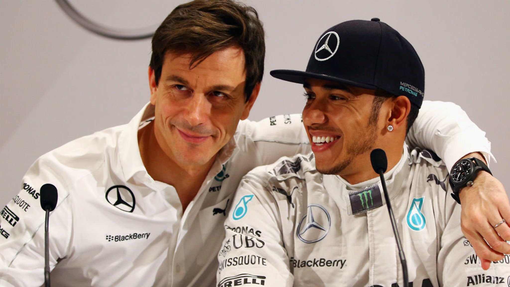 A Bond Beyond the Track: Toto Wolff’s Hidden Role in Lewis Hamilton’s Grief for Roscoe