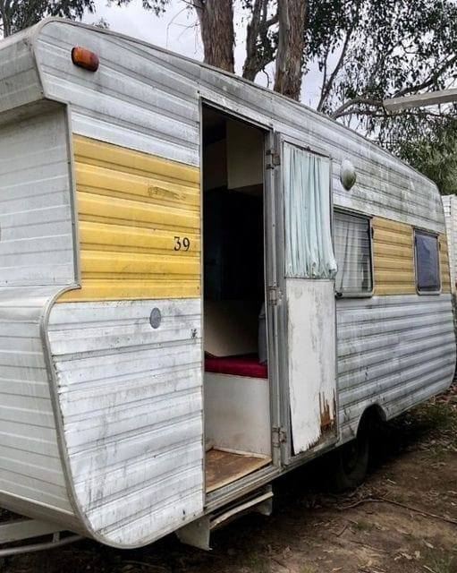 She Was Homeless Until Kind Strangers Gave Her an Old Trailer — What She Did Next Shocked Everyone