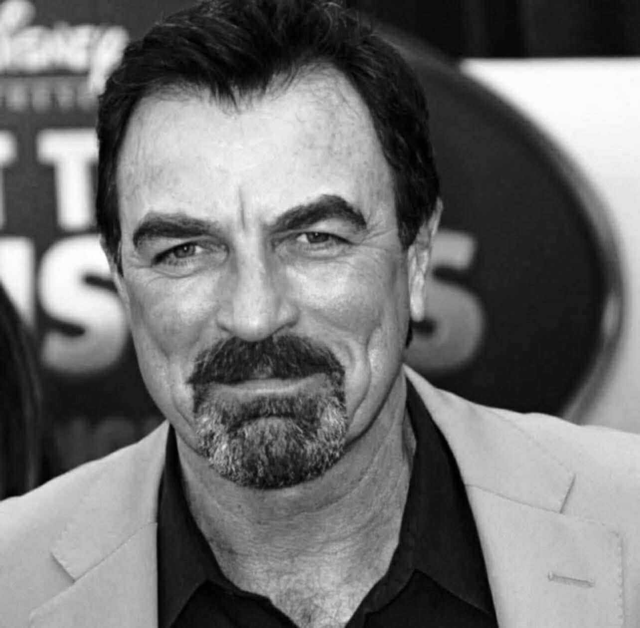 With Heavy Hearts: Tom Selleck’s Emotional Moment Leaves Fans in Tears