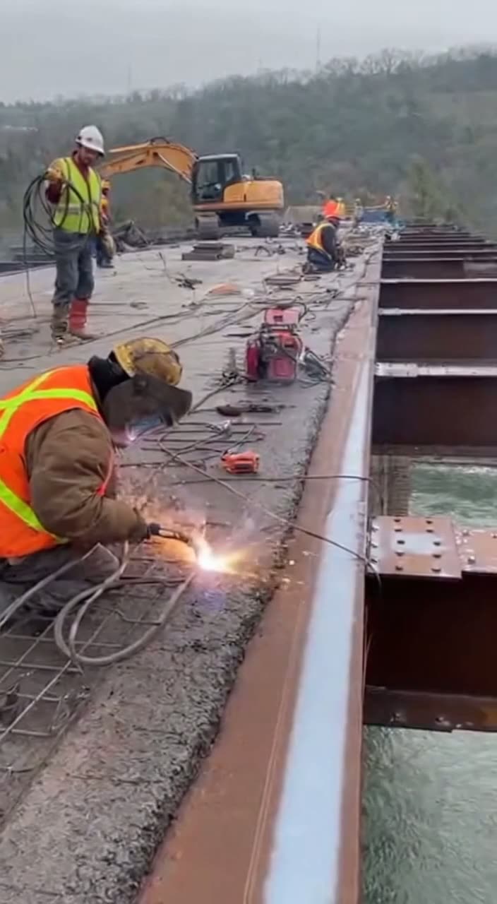 The Day the Bridge Collapsed: Rooftop Footage of a Construction Disaster
