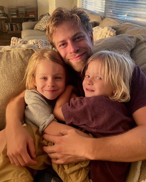 After Losing My Job, My Wife Walked Out on Me and Our Kids – Two Years Later, I Saw Her Crying in a Café