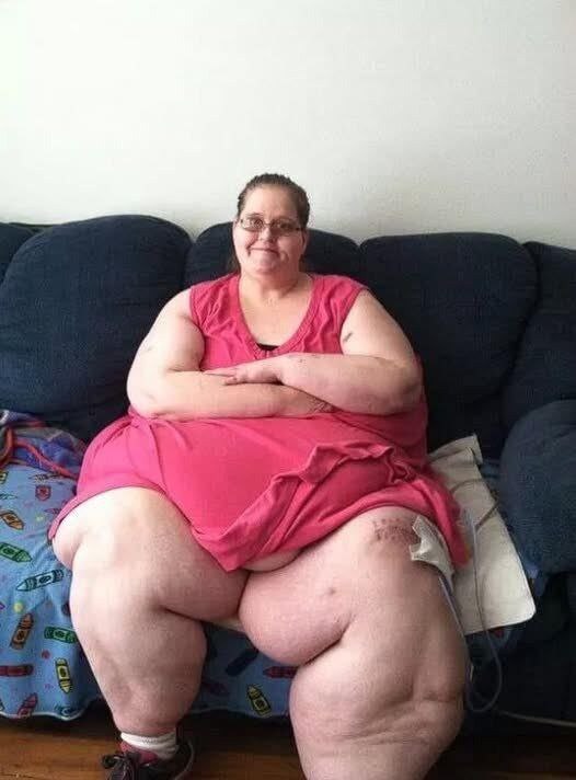 760 Lbs Woman Loses Hundreds Of Pounds, Now She Is A Stunning Bombshell!